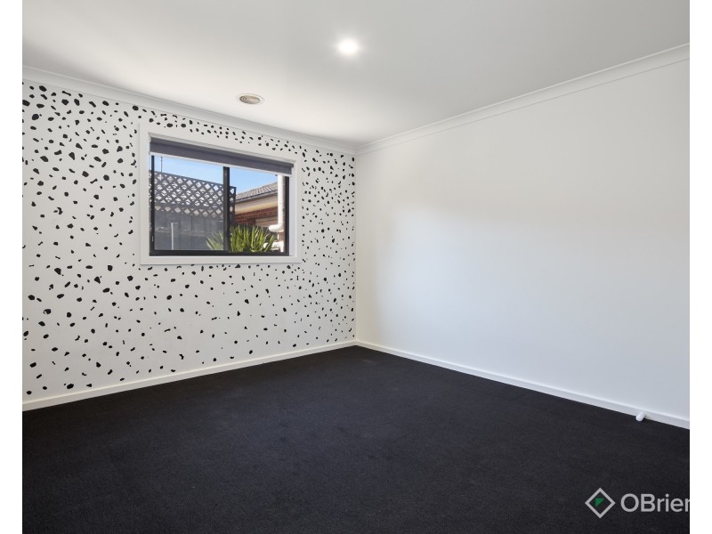 2 Palm Square, Drouin VIC 3818