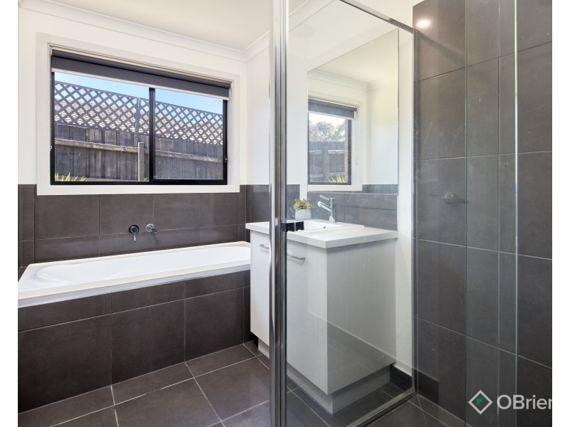 2 Palm Square, Drouin VIC 3818