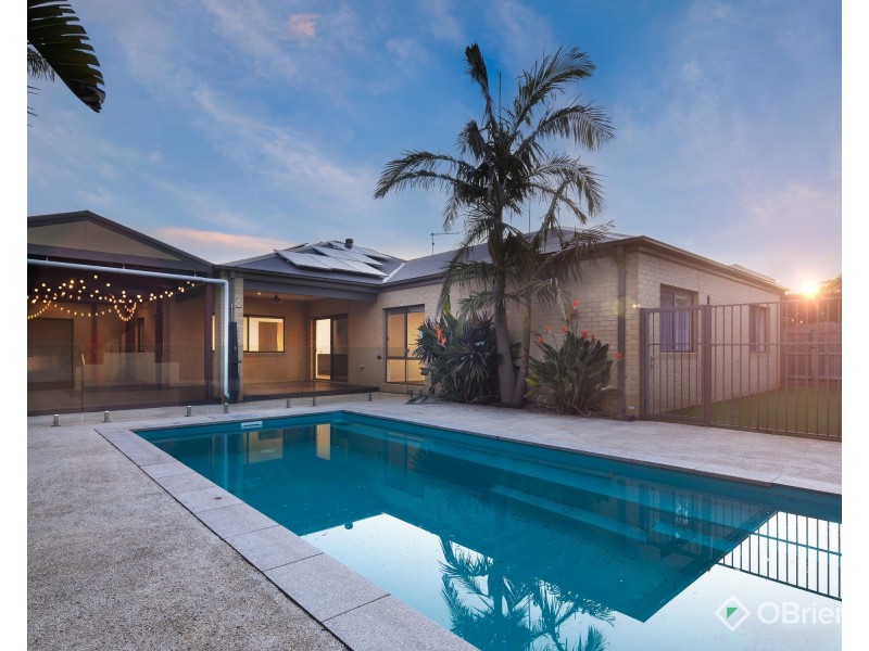 6 Charlwood Court, Drouin VIC 3818