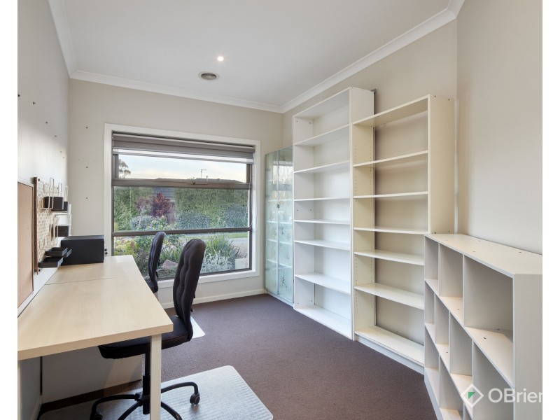 6 Charlwood Court, Drouin VIC 3818