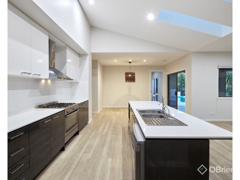 6 Charlwood Court, Drouin VIC 3818