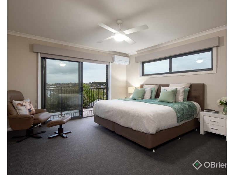 7 Sloane Square, Drouin VIC 3818