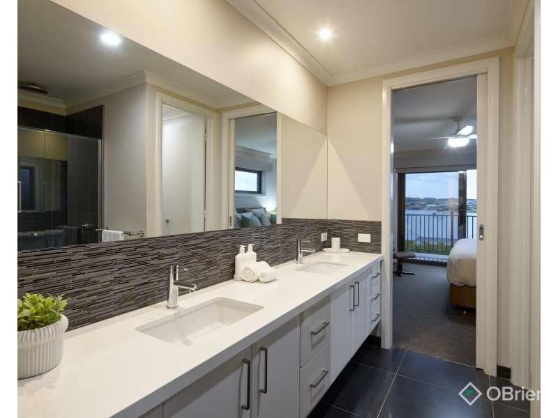 7 Sloane Square, Drouin VIC 3818