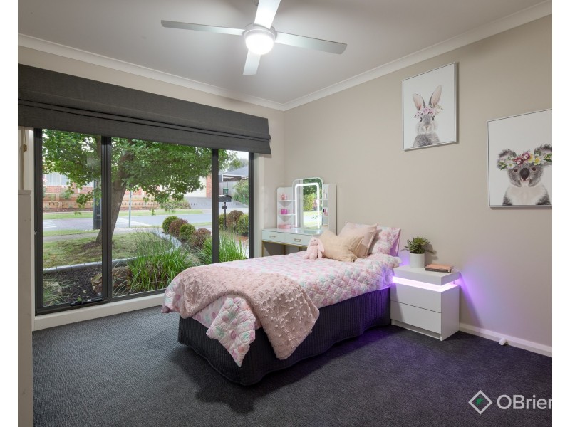 7 Sloane Square, Drouin VIC 3818
