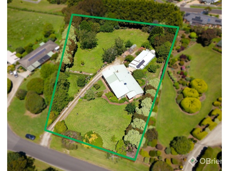 11 Greenland Drive, Drouin VIC 3818