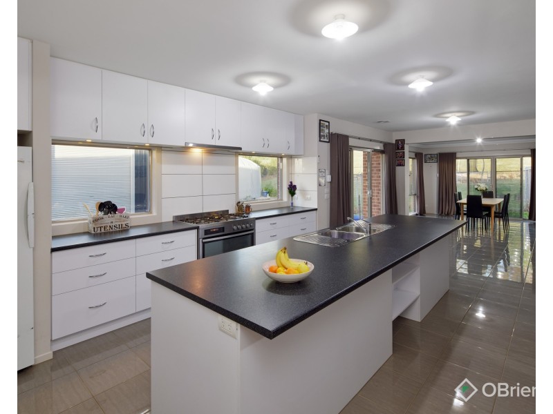 4 Billabong Close, Drouin VIC 3818