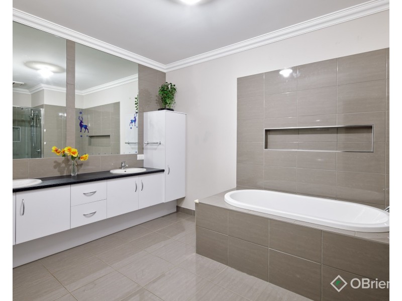 4 Billabong Close, Drouin VIC 3818