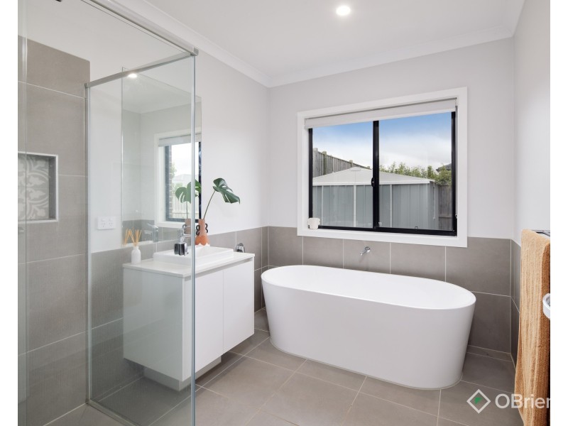 16 Silky Drive, Warragul VIC 3820