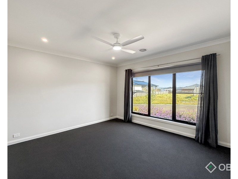 6 Regis Avenue, Warragul VIC 3820