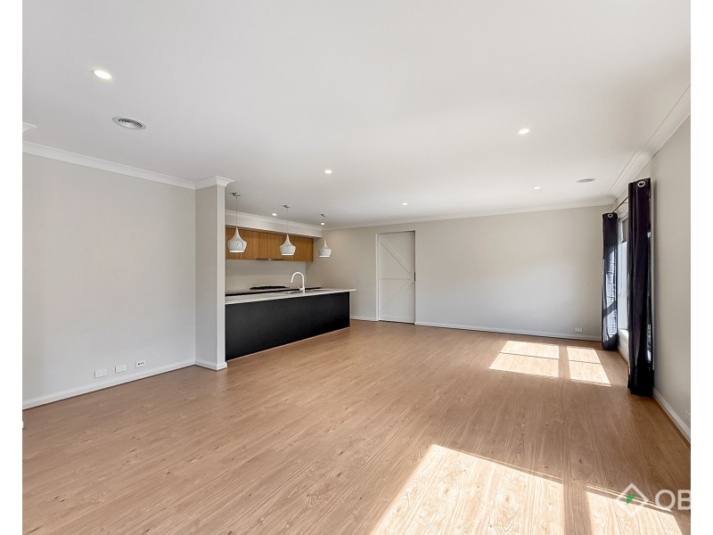 6 Regis Avenue, Warragul VIC 3820