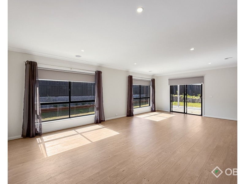 6 Regis Avenue, Warragul VIC 3820