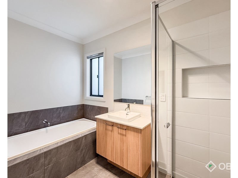 6 Regis Avenue, Warragul VIC 3820