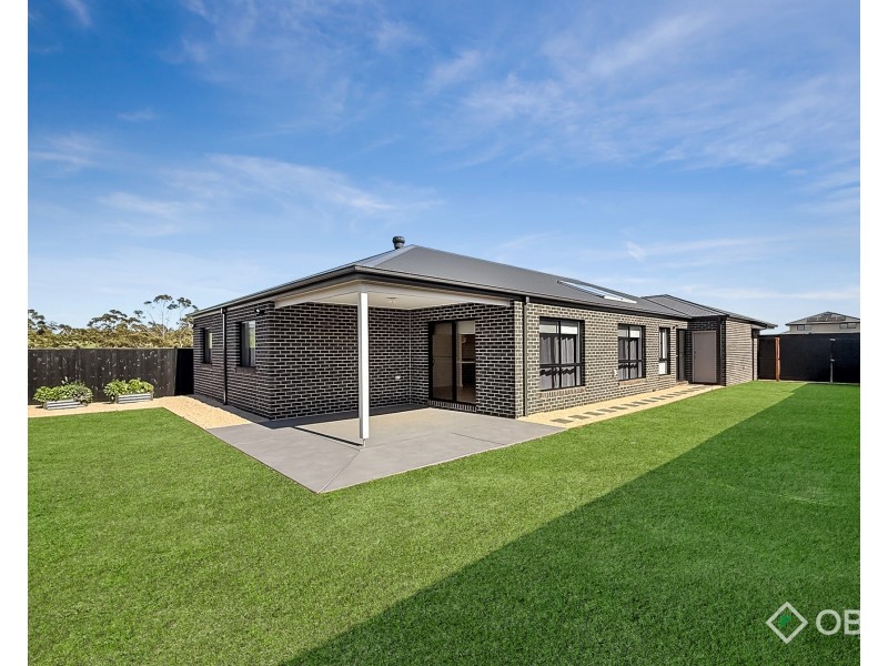 6 Regis Avenue, Warragul VIC 3820