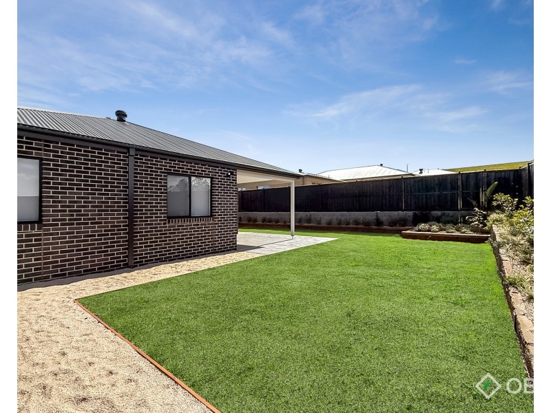 6 Regis Avenue, Warragul VIC 3820
