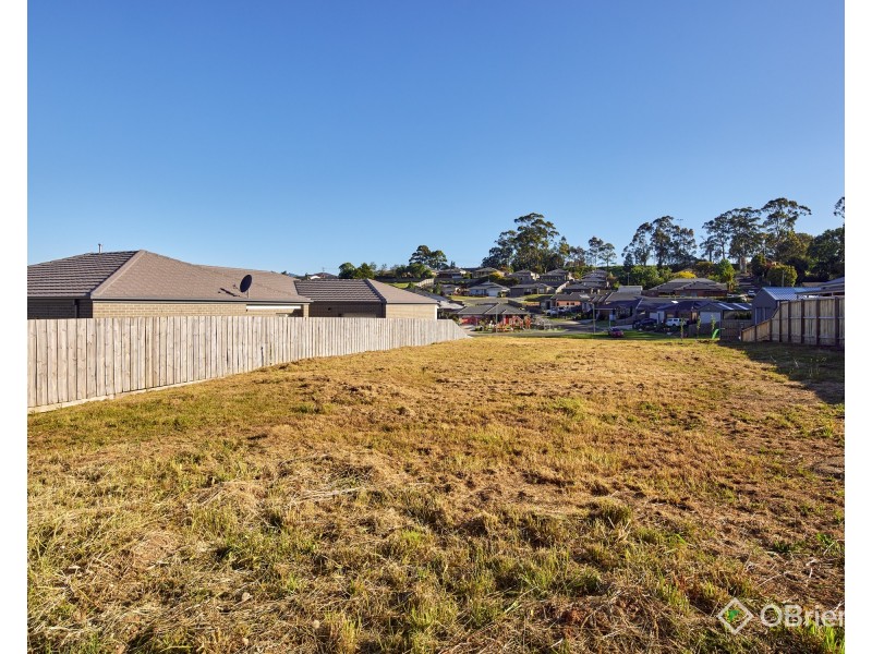 4 Sutcliffe Mews, Drouin VIC 3818