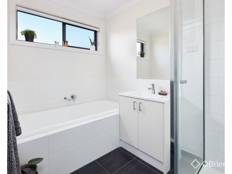 11/98 Lampard Road, Drouin VIC 3818