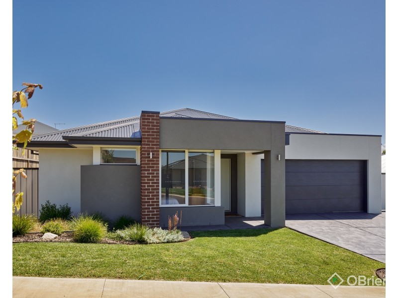 23 Newton Avenue, Warragul VIC 3820