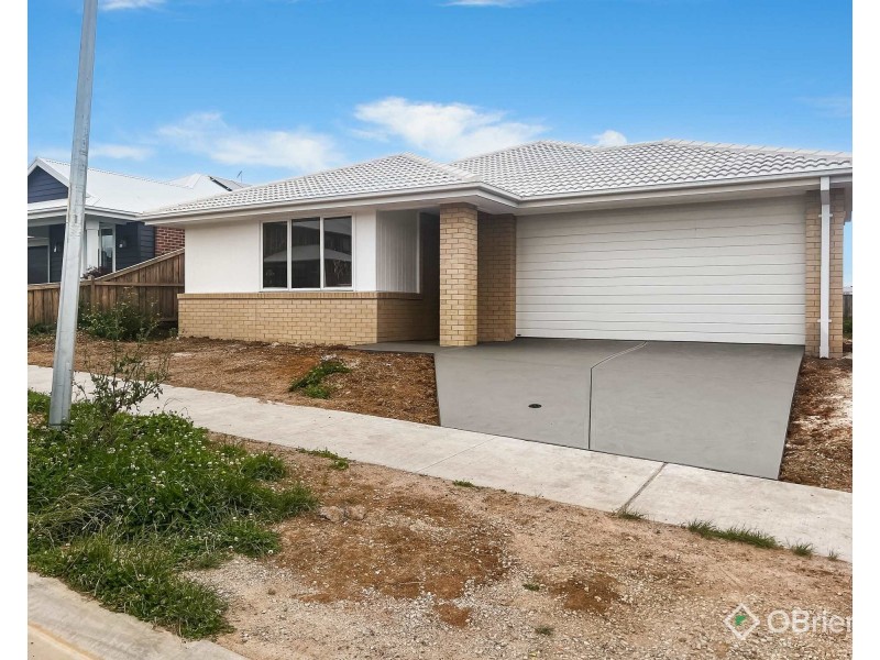 7 Snows Hill Avenue, Warragul VIC 3820