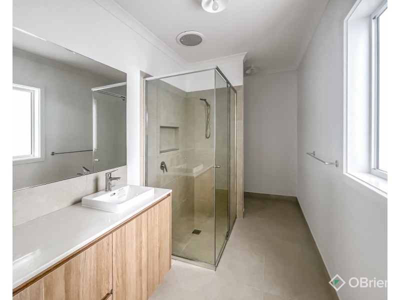 7 Snows Hill Avenue, Warragul VIC 3820