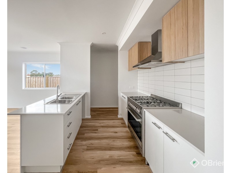 7 Snows Hill Avenue, Warragul VIC 3820