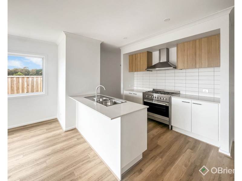 7 Snows Hill Avenue, Warragul VIC 3820