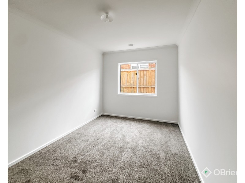 24 Snows Hill Avenue, Warragul VIC 3820