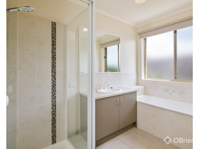 35 Walker Drive, Drouin VIC 3818