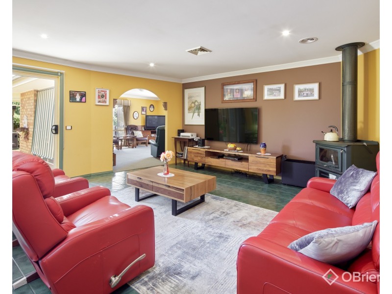 51 Fairway Drive, Drouin VIC 3818