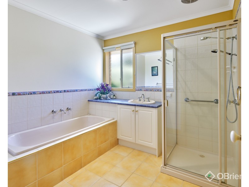 51 Fairway Drive, Drouin VIC 3818