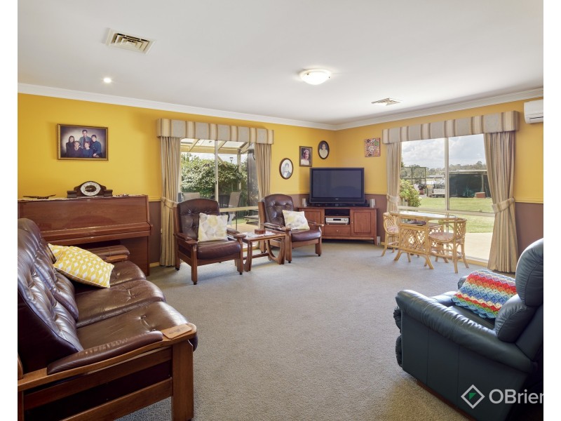 51 Fairway Drive, Drouin VIC 3818