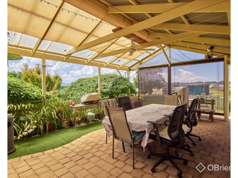 51 Fairway Drive, Drouin VIC 3818