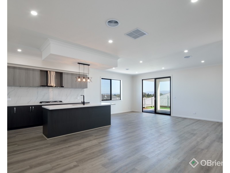 17 Silvertown Road, Drouin VIC 3818