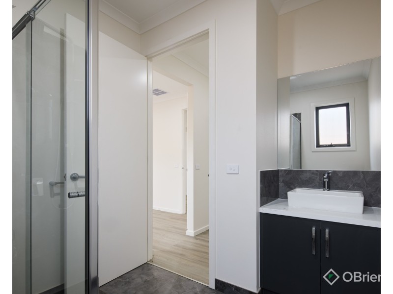 17 Silvertown Road, Drouin VIC 3818