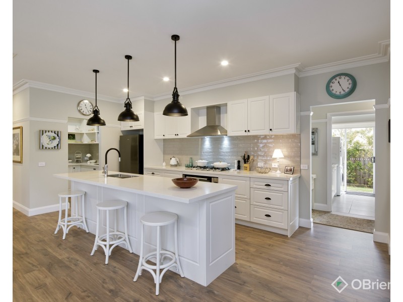 18 Longview Road, Warragul VIC 3820