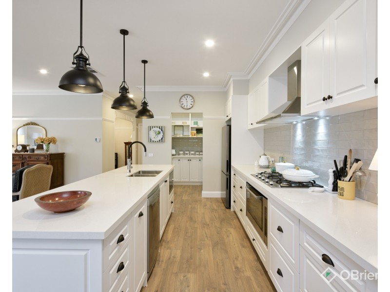 18 Longview Road, Warragul VIC 3820