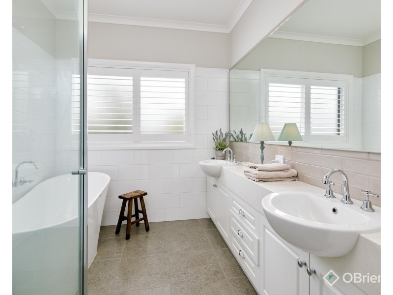 18 Longview Road, Warragul VIC 3820