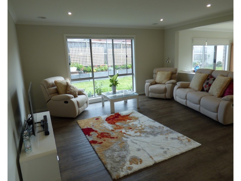 18 Sandstock Drive, Warragul VIC 3820