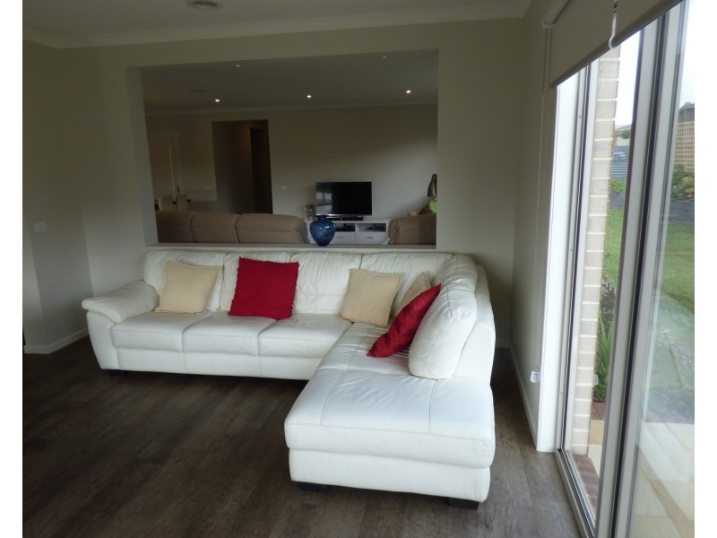 18 Sandstock Drive, Warragul VIC 3820