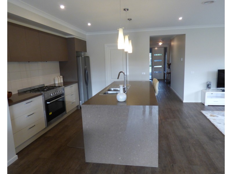 18 Sandstock Drive, Warragul VIC 3820