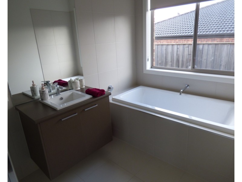 18 Sandstock Drive, Warragul VIC 3820