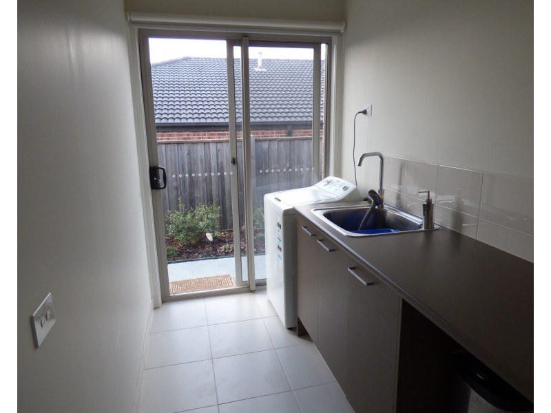 18 Sandstock Drive, Warragul VIC 3820