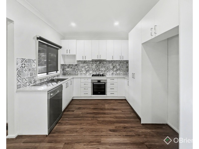 6 Thomas Street, Drouin VIC 3818