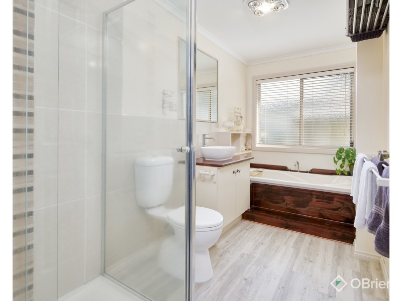 5 Sherwood Court, Drouin VIC 3818