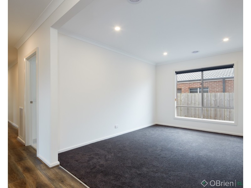 25 Byron Drive, Drouin VIC 3818