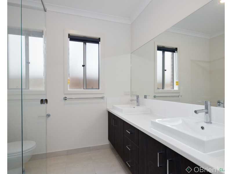 25 Byron Drive, Drouin VIC 3818