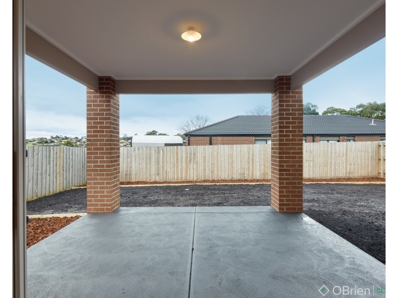 25 Byron Drive, Drouin VIC 3818