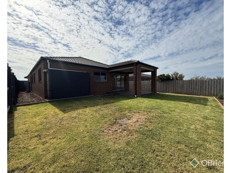 25 Byron Drive, Drouin VIC 3818