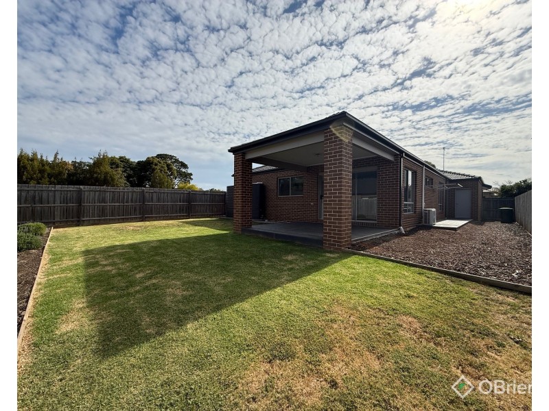 25 Byron Drive, Drouin VIC 3818