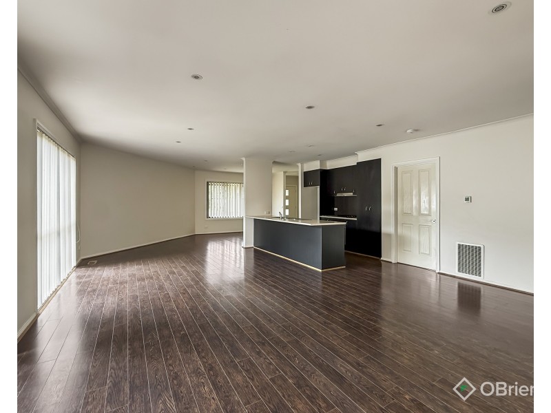 2/2 Wade Street, Drouin VIC 3818