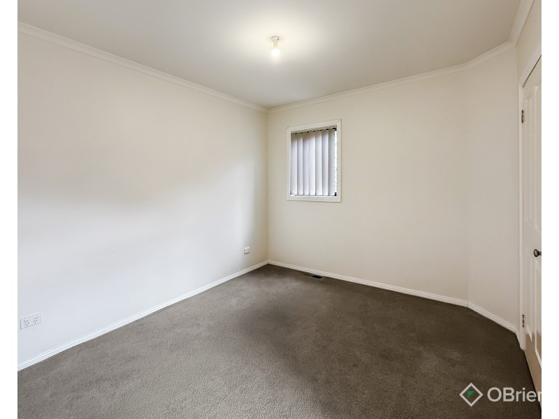 2/2 Wade Street, Drouin VIC 3818